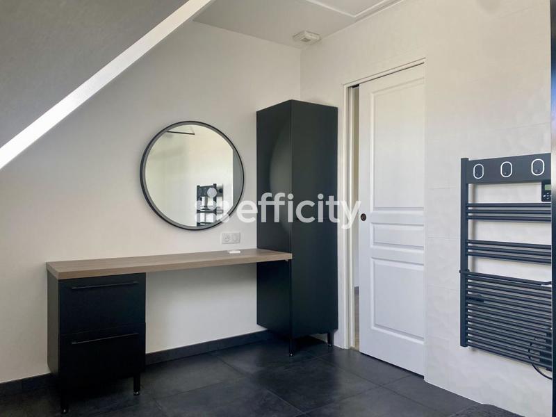 Maison - 210 m² - 10 pièces