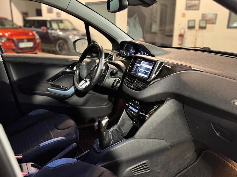 Peugeot 208 Allure 5 Portes 1.6 Hdi 92 cv Radar de recul, Bluetooth, Régulateur vitesse