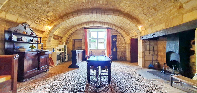 Maison - 250 m² - 4 pièces