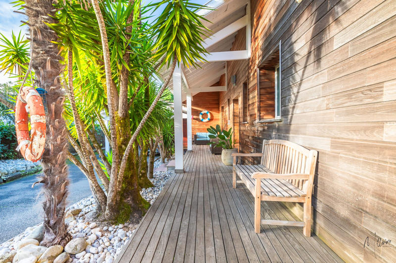 Maison - 270 m² - 11 pièces