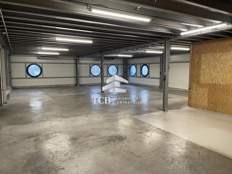 Local d'activités - 688 m²