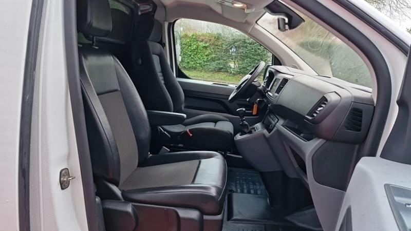 Citroën Jumpy Fourgon m bluehdi 120 ss bvm6 driver 300 nm