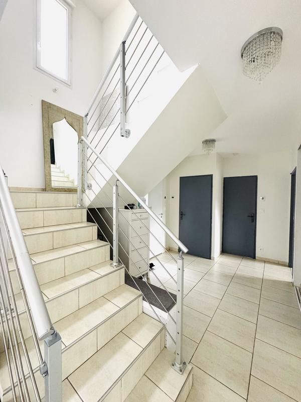 Pavillon - 144 m² - 7 pièces