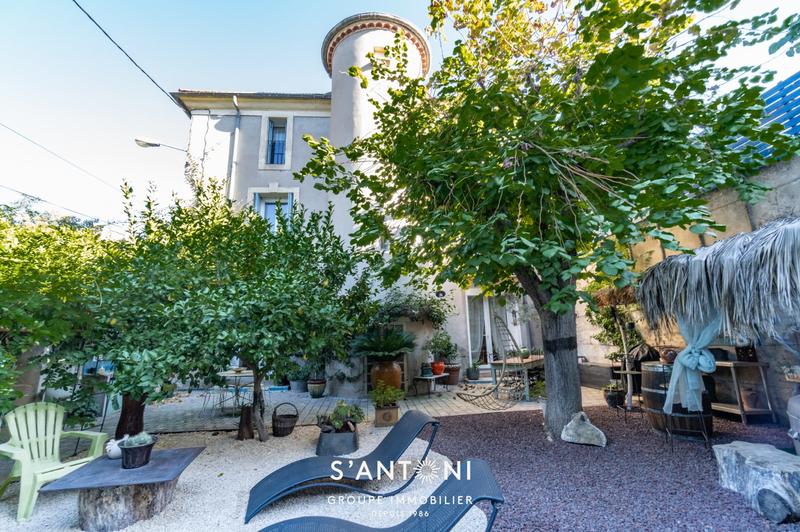 Maison - 201 m² - 7 pièces