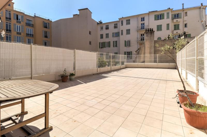 Appartement - 80 m² - 3 pièces