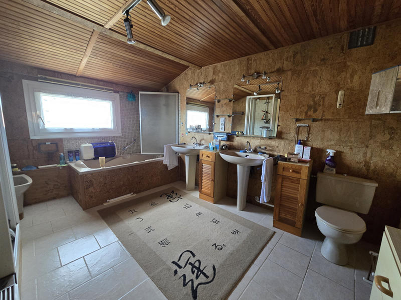 Maison - 210 m² - 7 pièces