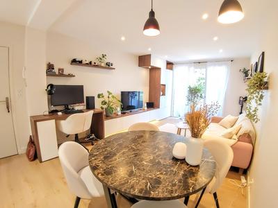 Appartement ancien - 66 m² - 3 pièces