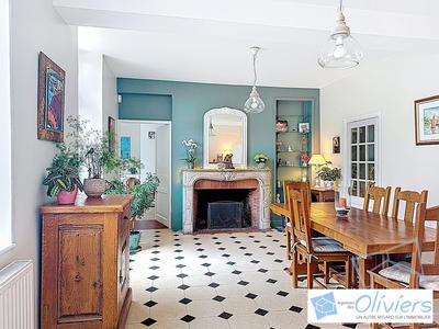 Maison - 312 m² - 11 pièces