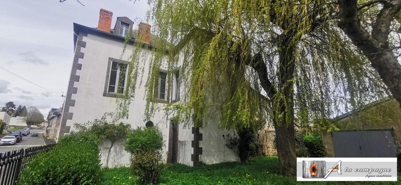 Maison traditionnelle - 283 m² - 17 pièces