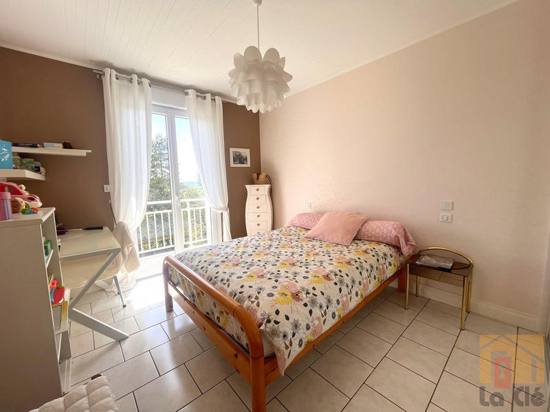 Maison - 207 m² - 10 pièces