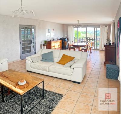 Maison - 230 m² - 8 pièces