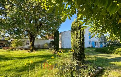 Maison - 241 m² - 8 pièces