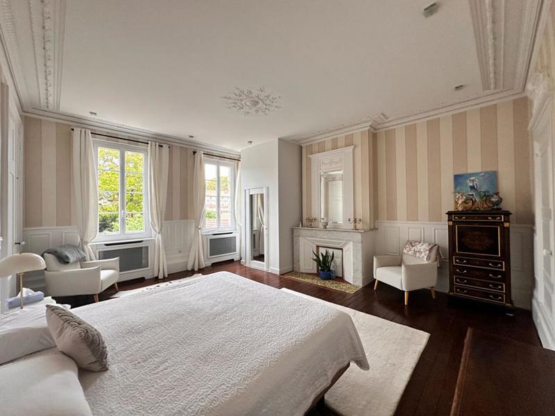 Maison - 292 m² - 8 pièces