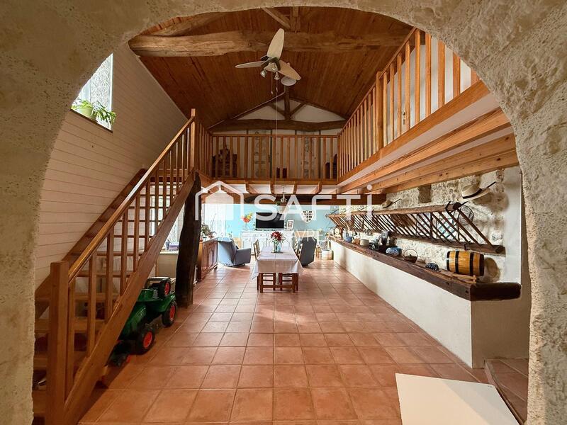 Maison - 182 m² - 6 pièces