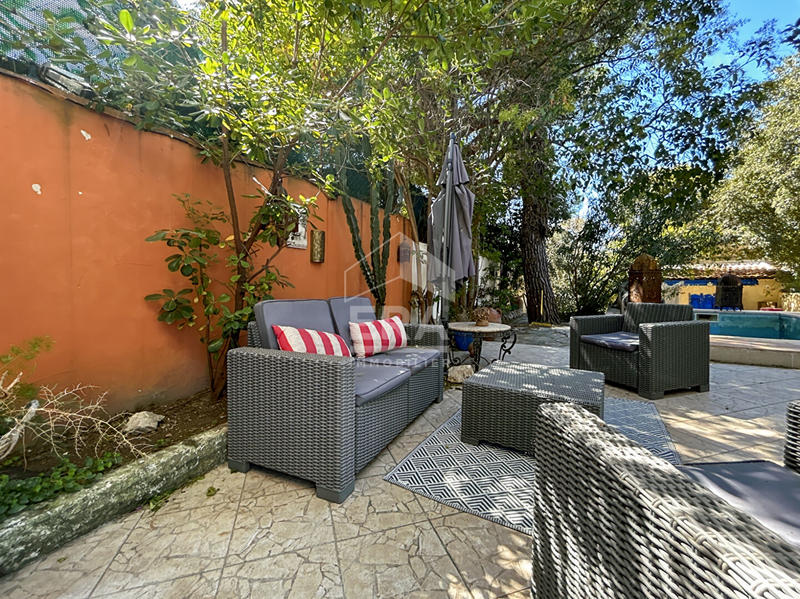 Maison - 355 m² - 12 pièces