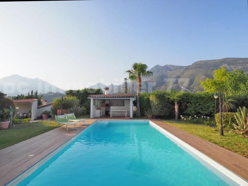 Villa - 200 m² - 6 pièces