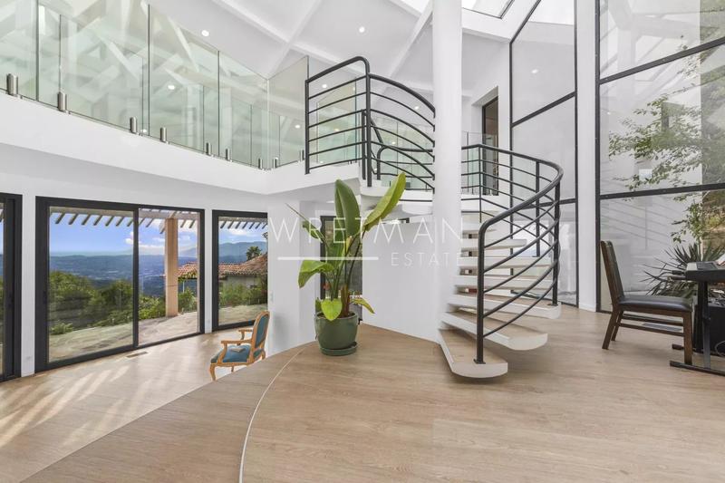 Maison - 214 m² - 7 pièces