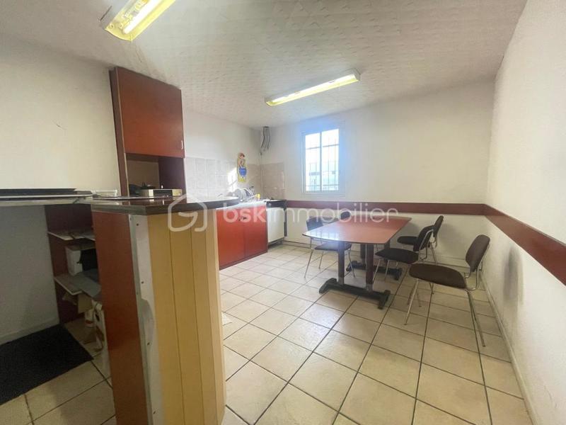 Entrepôt - 2 300 m² - 1 pièce