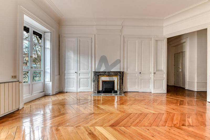 Appartement - 240 m² - 8 pièces