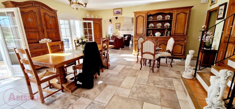 Maison - 201 m² - 5 pièces