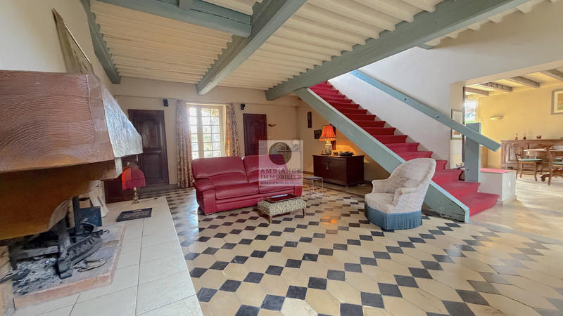 Maison - 217 m² - 7 pièces