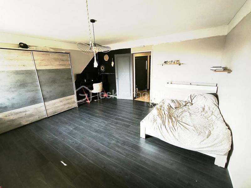 Maison - 270 m² - 8 pièces