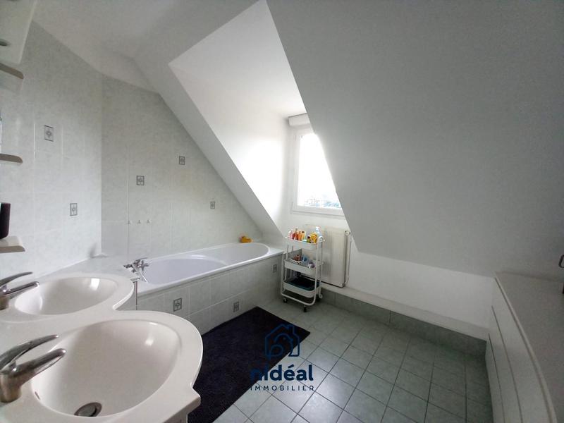 Maison traditionnelle - 114 m² - 6 pièces