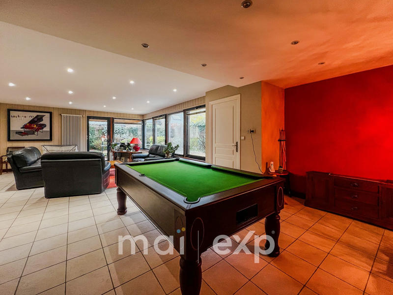 Maison traditionnelle - 230 m² - 6 pièces