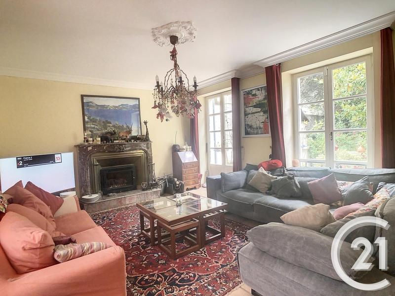 Maison - 235 m² - 10 pièces