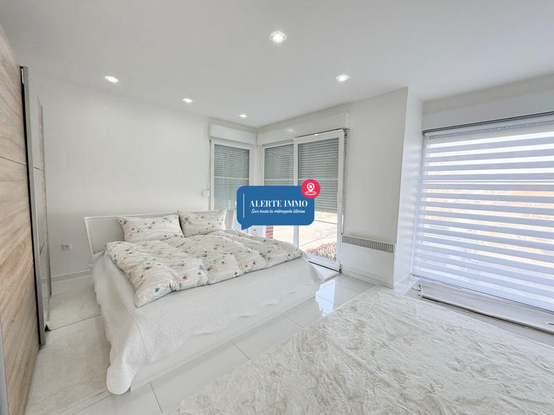 Maison - 208 m² - 10 pièces