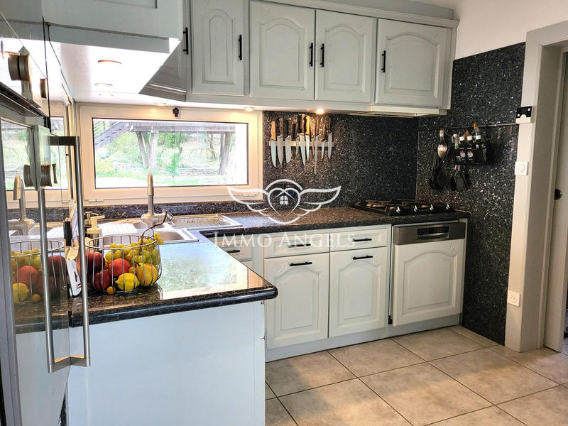 Maison traditionnelle - 275 m² - 8 pièces