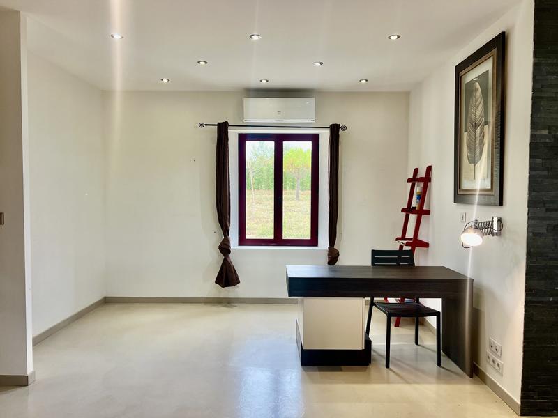 Maison traditionnelle - 252 m² - 6 pièces