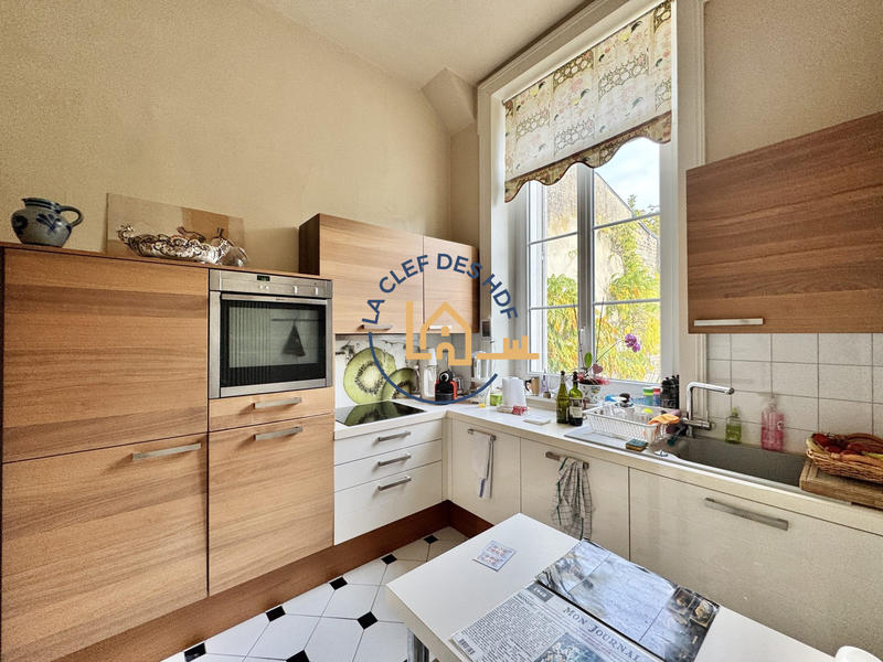 Maison - 312 m² - 9 pièces