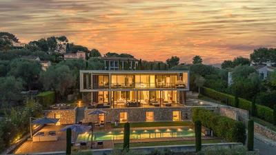 Maison - 480 m² - 8 pièces