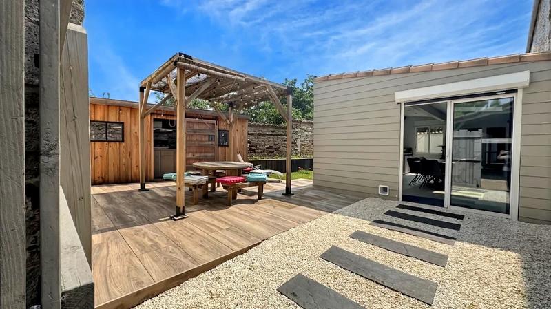 Maison - 225 m² - 8 pièces