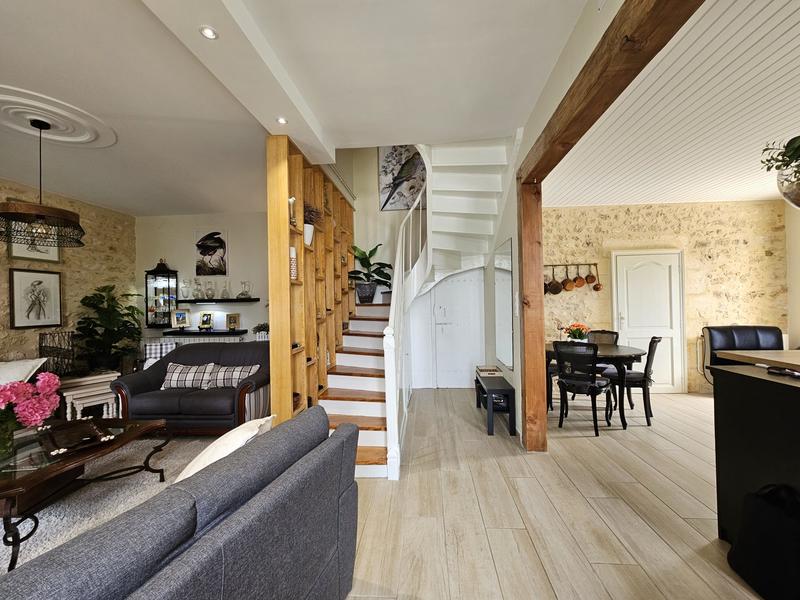 Maison traditionnelle - 134 m² - 6 pièces