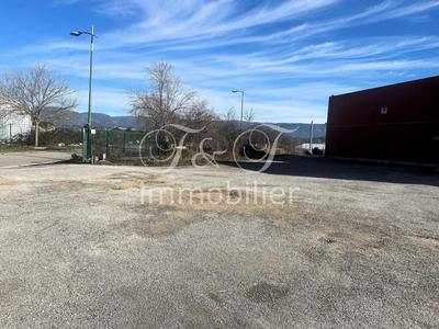 Entrepôt - 2 100 m²