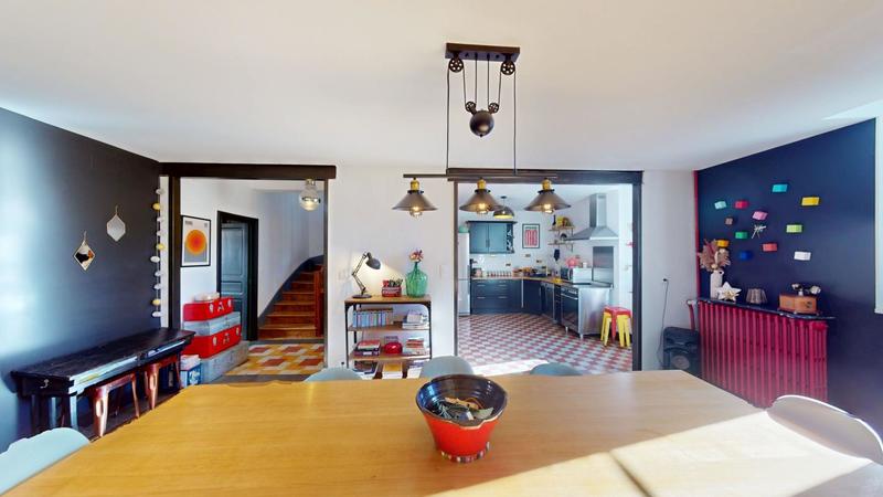 Demeure - 210 m² - 5 pièces