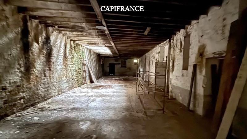 Maison - 864 m² - 1 pièce