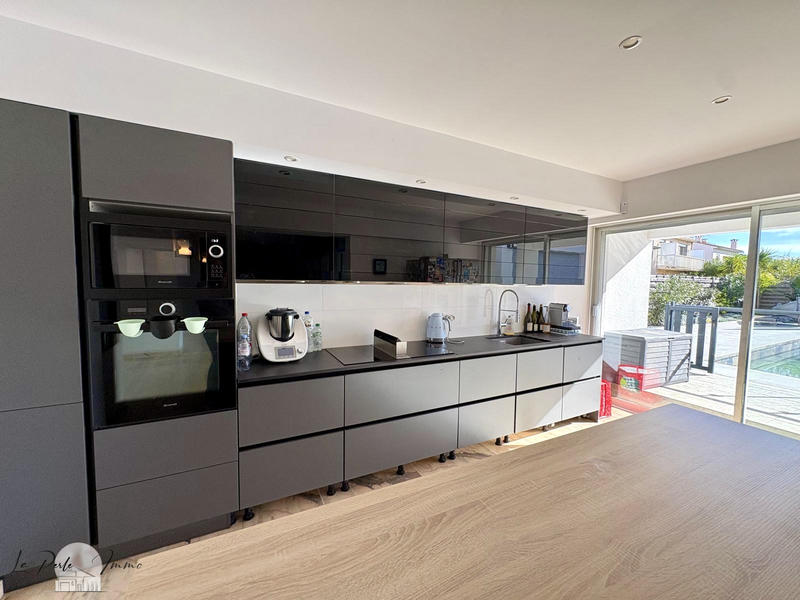 Villa - 300 m² - 7 pièces