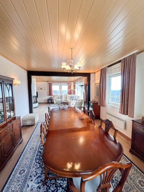 Villa - 196 m² - 9 pièces