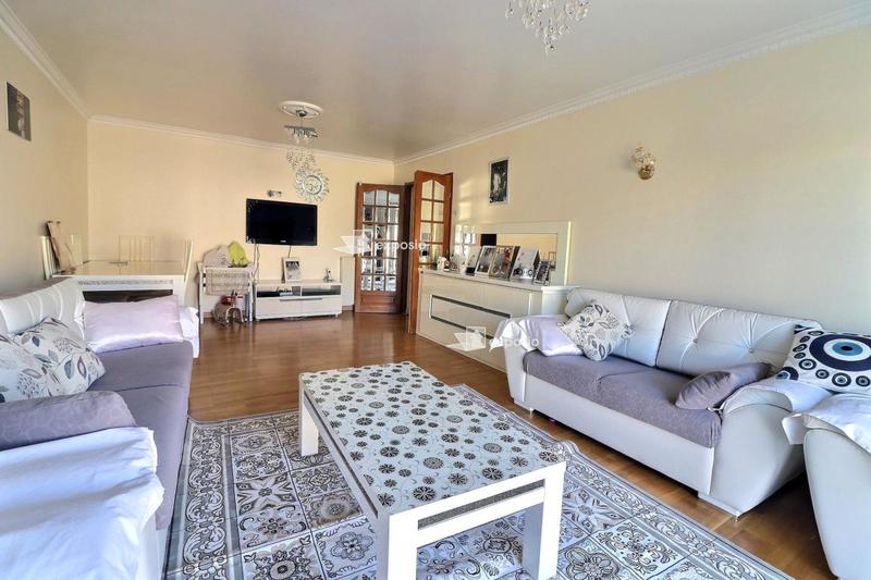 Maison - 171 m² - 8 pièces