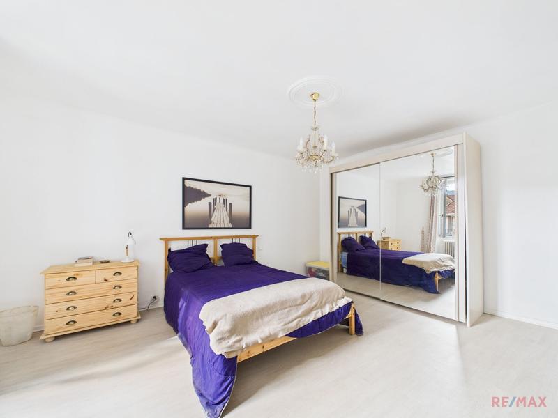 Propriété - 320 m² - 8 pièces