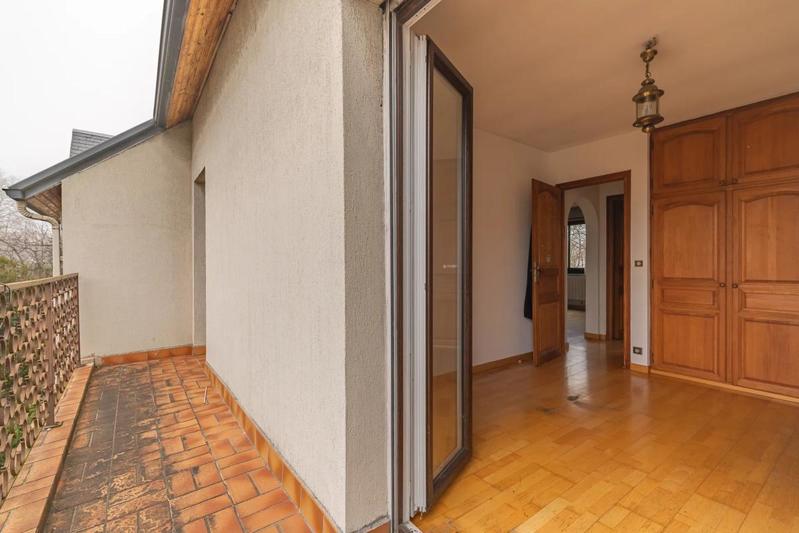 Maison - 240 m² - 8 pièces