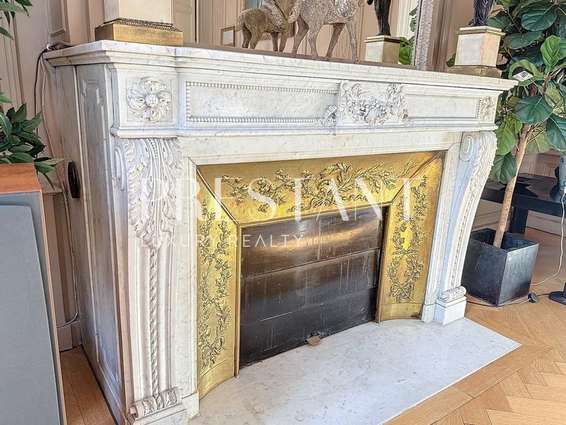 Appartement - 231 m² - 6 pièces