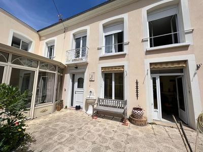 Maison - 208 m² - 8 pièces