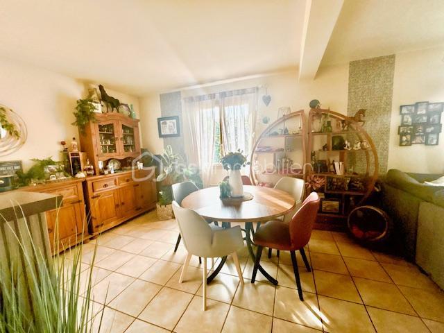 Maison traditionnelle - 88 m² - 4 pièces