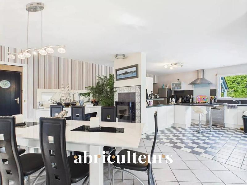 Maison - 175 m² - 6 pièces