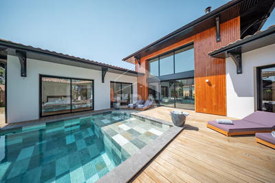 Maison - 230 m² - 7 pièces