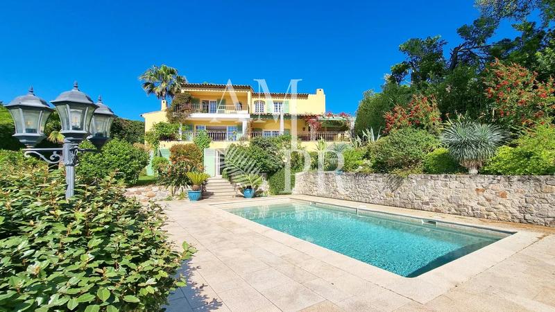 Maison - 273 m² - 7 pièces